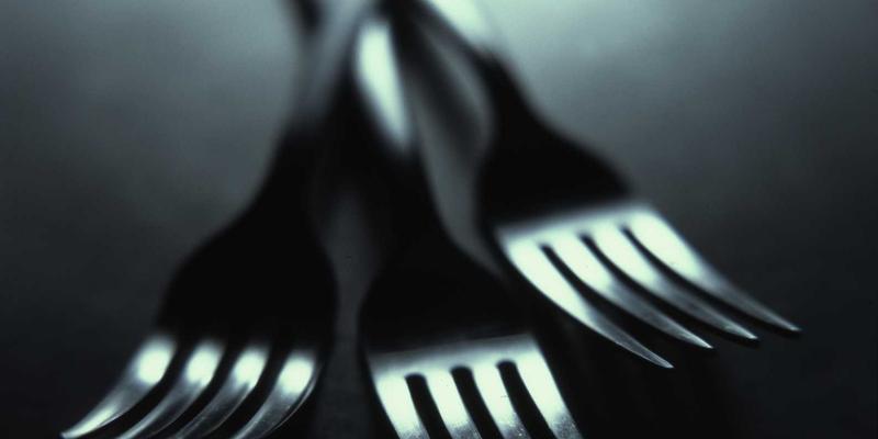 从基林卡利南钻石到数字画布：矿业殖民史在创意作品集中的当代回响